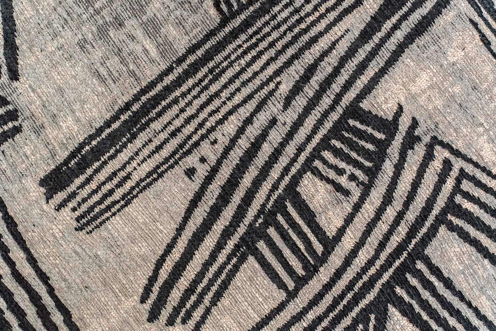 Louis De Poortere vloerkleed Meditation 2066 Kanji Darkstreet zoom 2